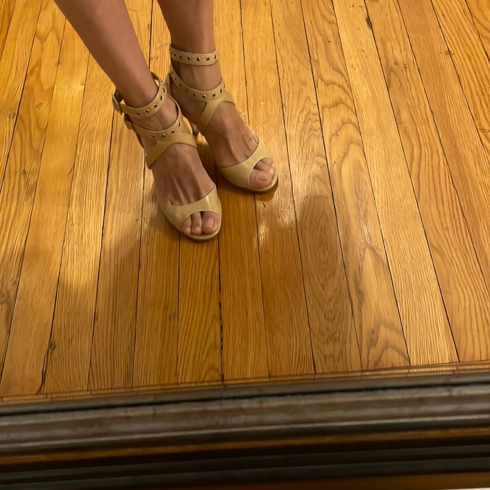 Jimmy choo double buckle , beige patent leather 75mm sole protection